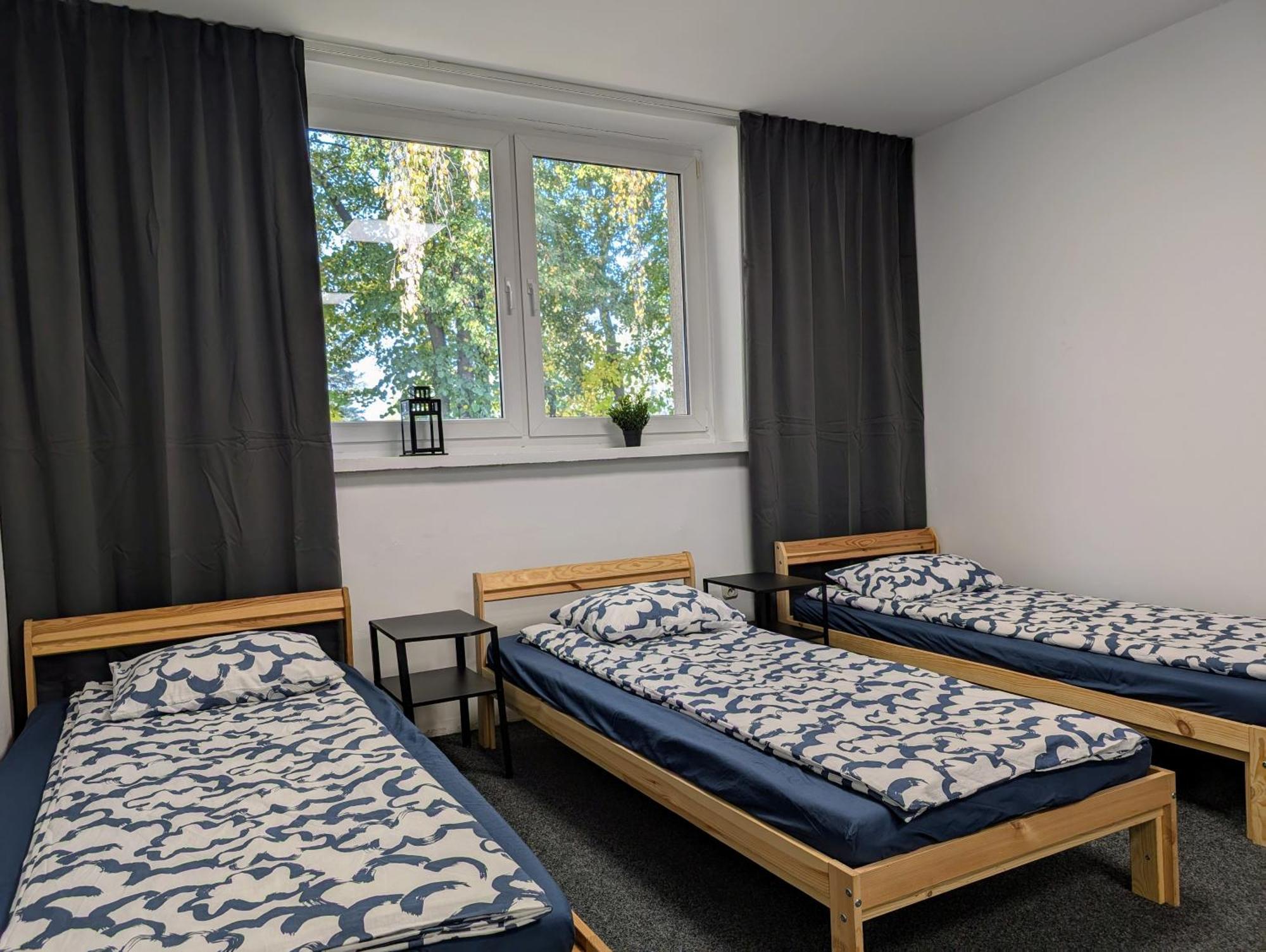Baraczek Lotnisko Leszno Hostel Leszno  Εξωτερικό φωτογραφία