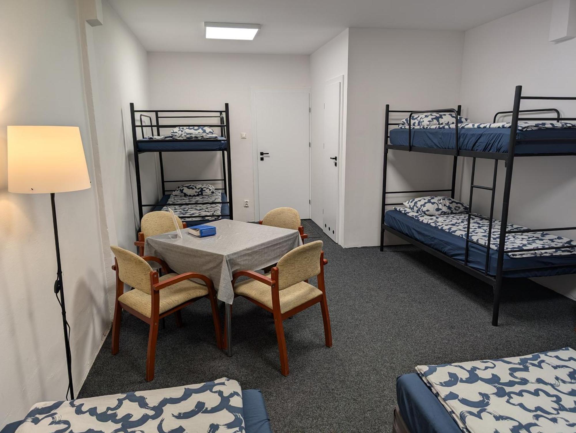 Baraczek Lotnisko Leszno Hostel Leszno  Εξωτερικό φωτογραφία