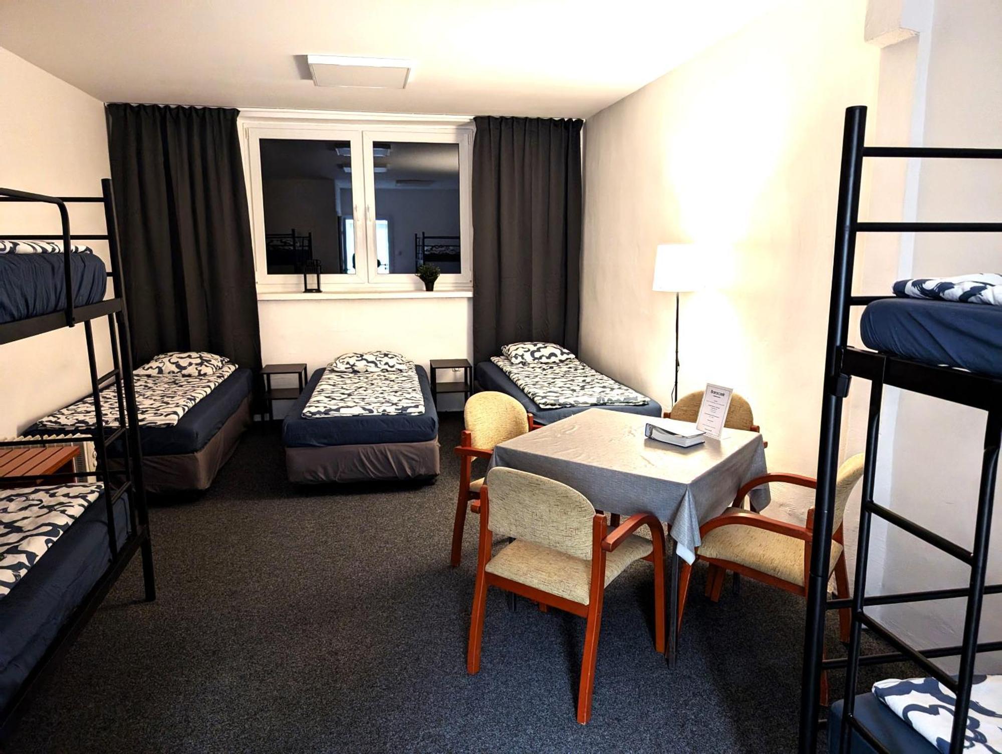 Baraczek Lotnisko Leszno Hostel Leszno  Εξωτερικό φωτογραφία
